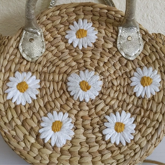 POOLSIDE The Maxine Embroidered Daisy Woven Purse - Picture 7 of 15